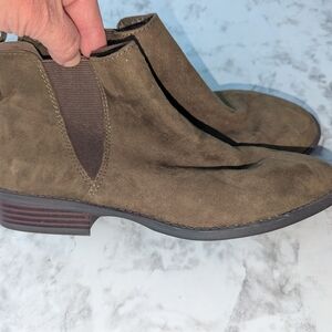 Ladies Green Suede -like Ankle Boots